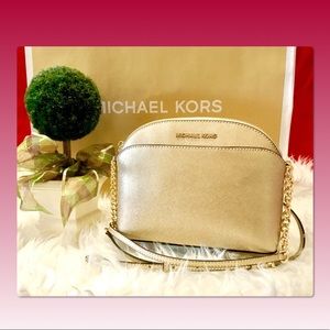 Michael Kors Emmy Medium Crossbody Pale Gold.